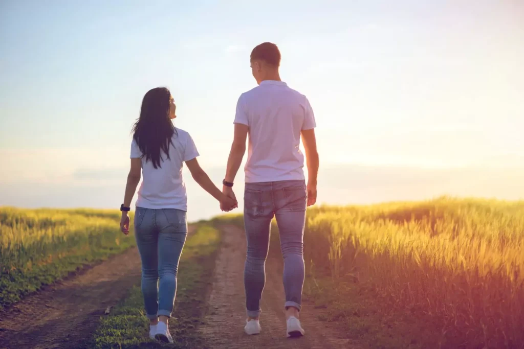 a couple holding hands, they have chosen to walk in sexual purity