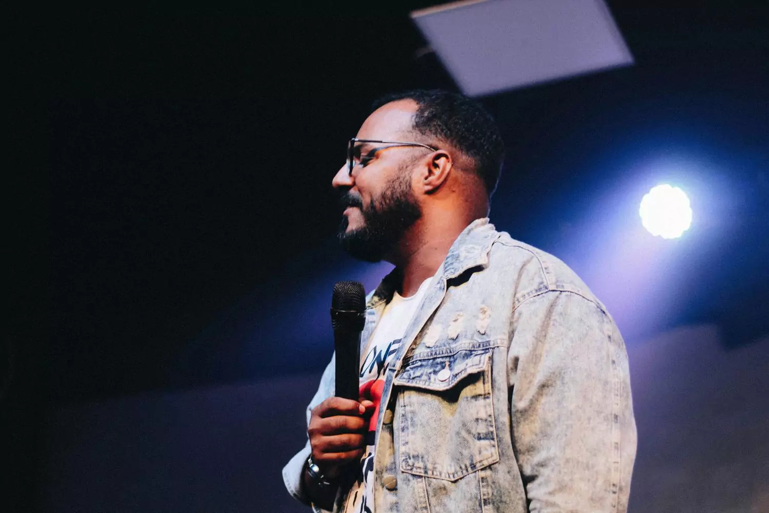 3 Ways to Bless and Encourage Your Pastor